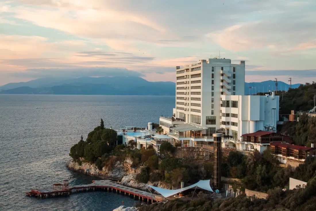 Termal otel havuz ve spa alanı